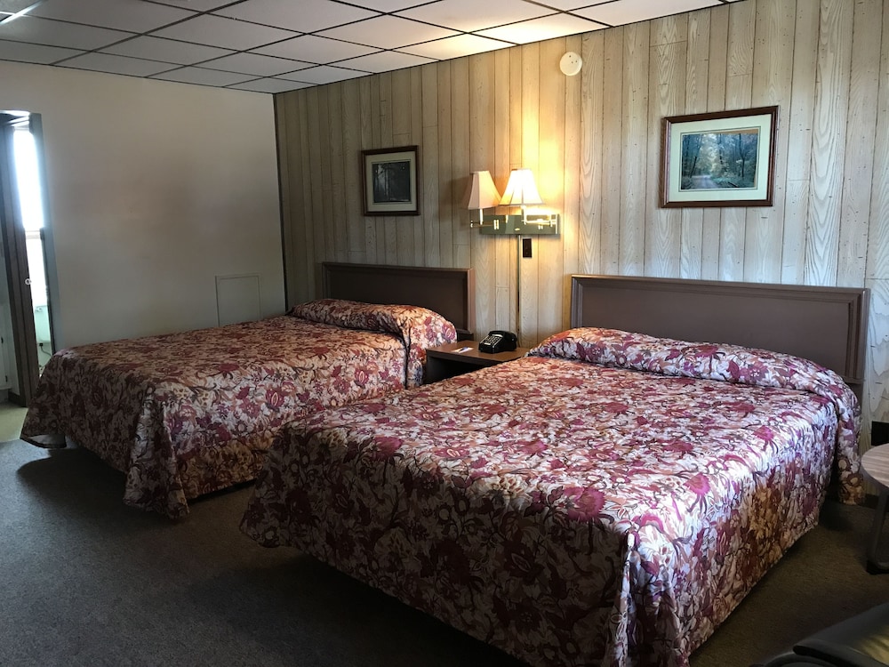Colonial Hotel Motel - photo 13