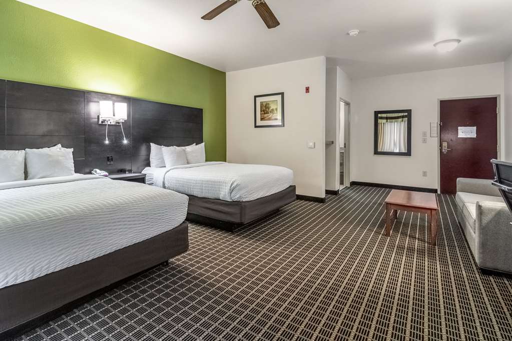 Clarion Inn & Suites Weatherford South - photo 20