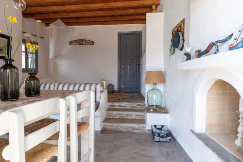 Vathi Balcon Tinos — Panormos — photo 3
