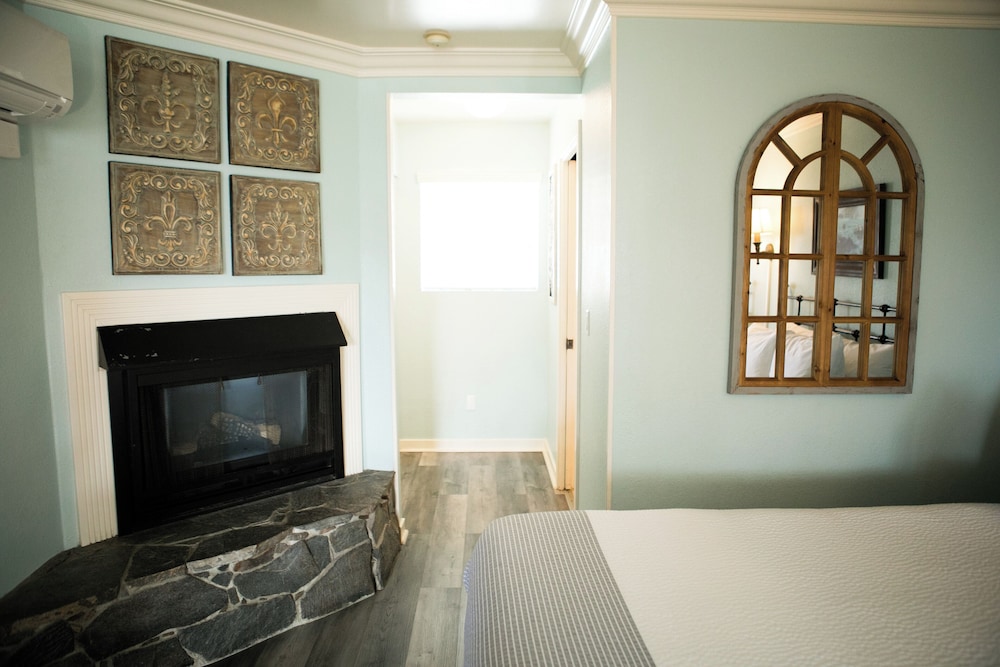 Sea Otter Inn - photo 13