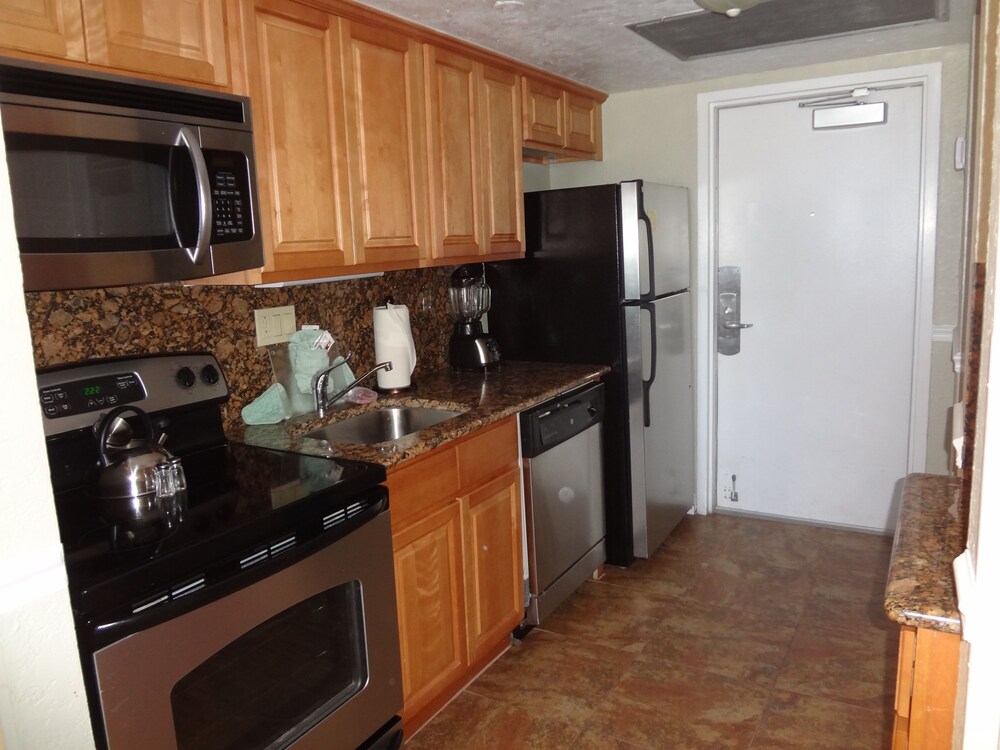 Lighthouse Cove Resort - photo 9