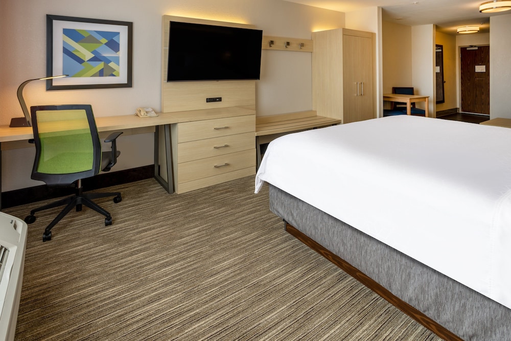 Holiday Inn Express Hotel & Suites Salisbury Delmar by IHG - photo 12