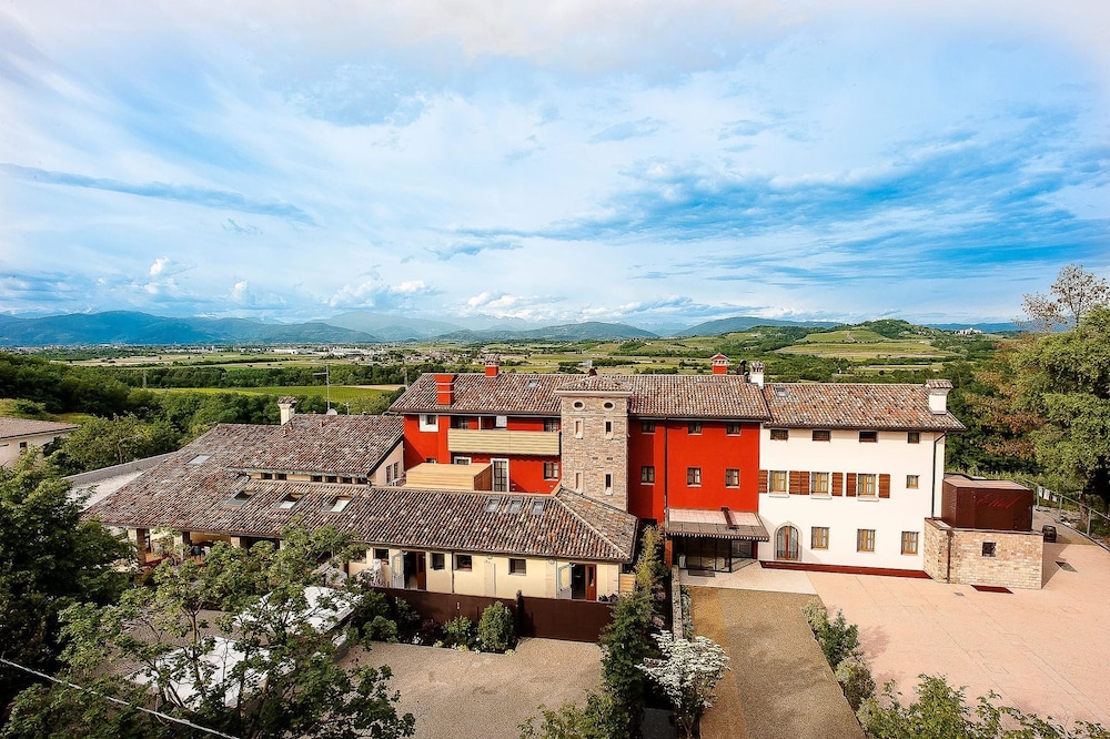 Elliot Osteria e Dormire in Collina — hotel in Manzano