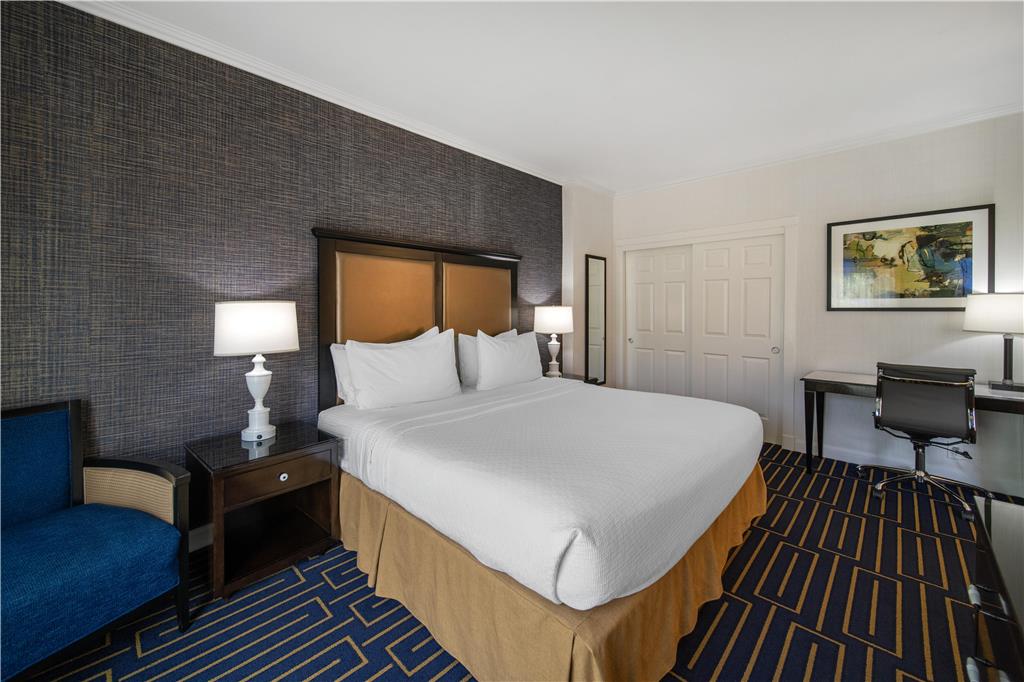 Best Western Plus Palm Court Hotel - photo 18