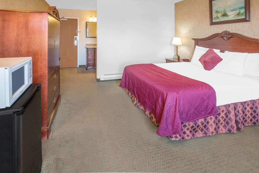 Days Inn by Wyndham Eureka CA - photo 11