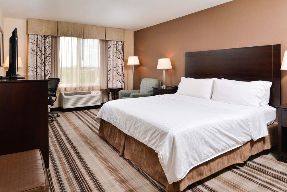 Holiday Inn Express Hotel & Suites Emporia Northwest by IHG - photo 10
