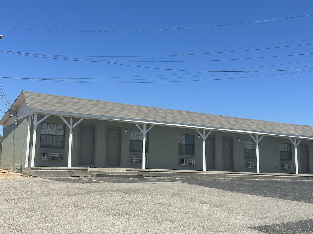 Llano Motel - photo 65