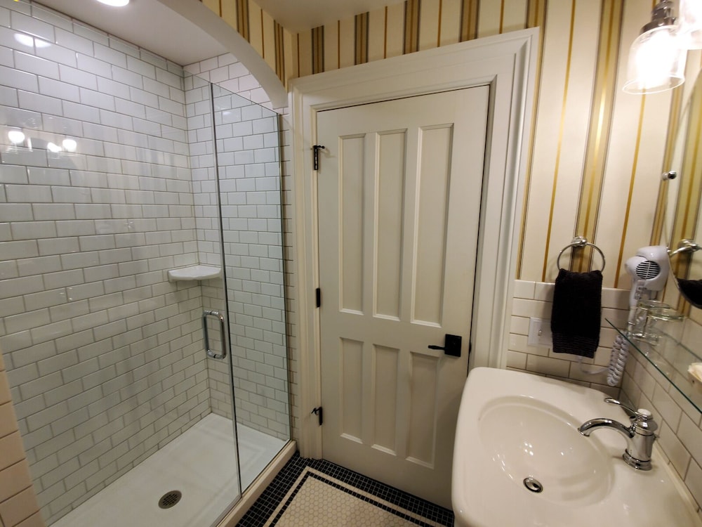 Governor's Mansion Inn and Cafe - photo 16