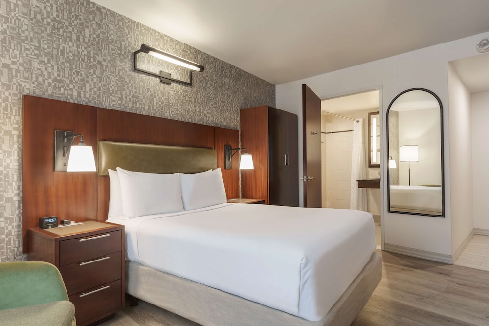 DoubleTree by Hilton New York Downtown - photo 22