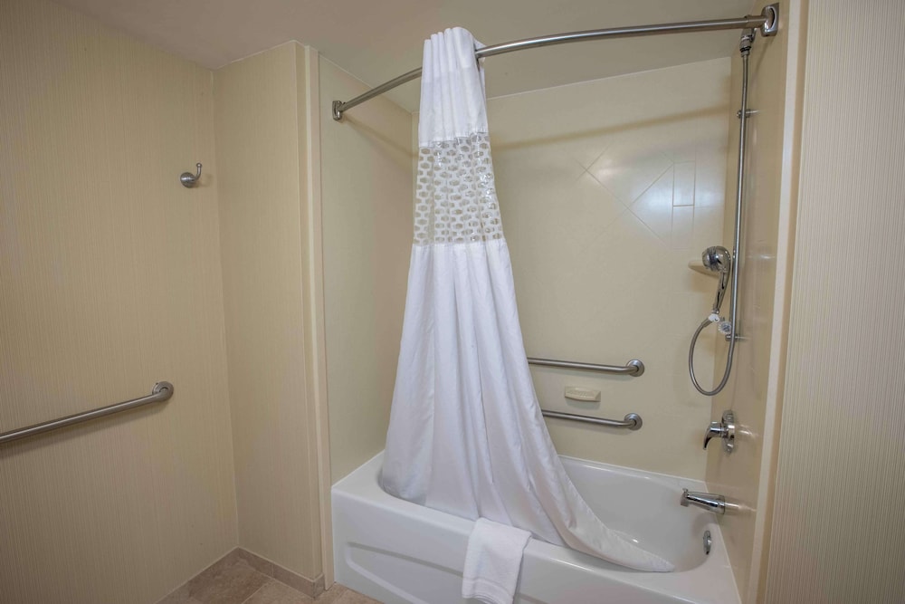 Hampton Inn & Suites Tilton - photo 34