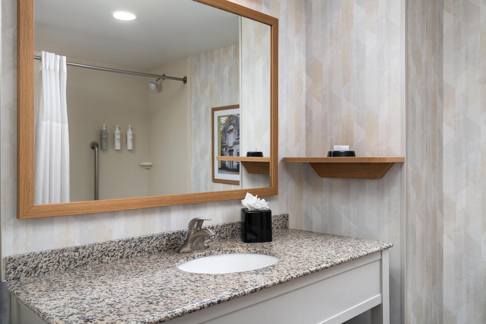 Hampton Inn Neptune Wall - photo 23