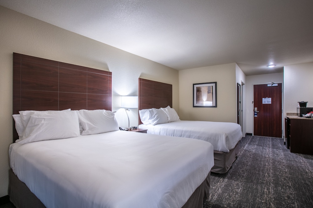 Cobblestone Inn & Suites Pine Bluffs - photo 17
