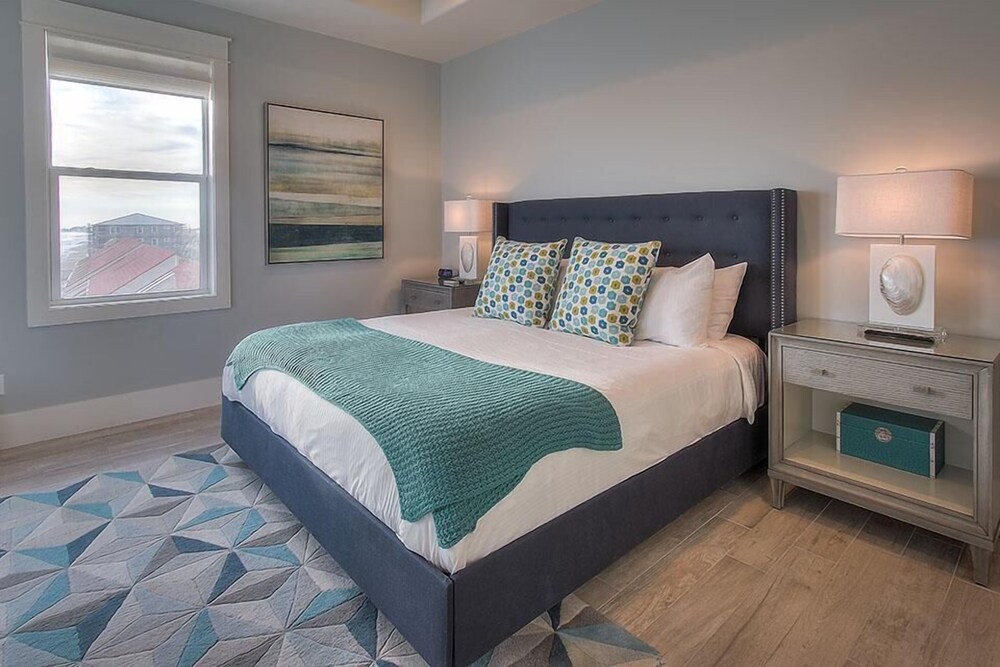 Soleil et Mer 13 Bedroom Holiday Home by Five Star Properties — 4-Star Luxury Hotel in Destin, United States