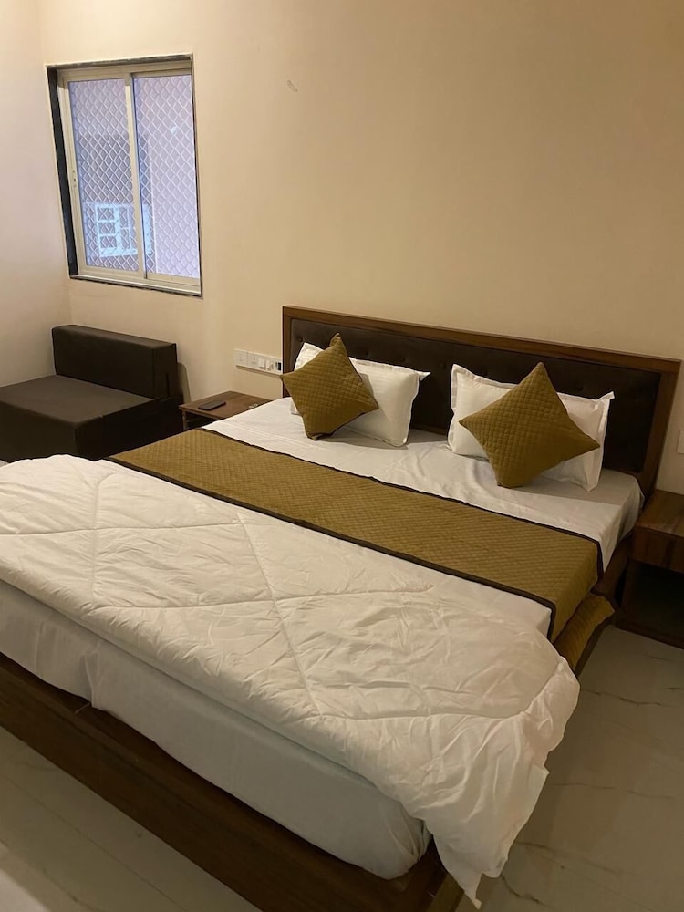 Hotel Banshi wala in Sikar, India