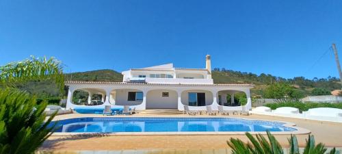 Superbe Villa piscine privée — 4-Star Luxury Hotel in Silves, Portugal
