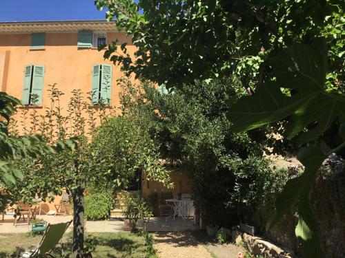 Les Lauriers pet-friendly hotel Camps-La-Source