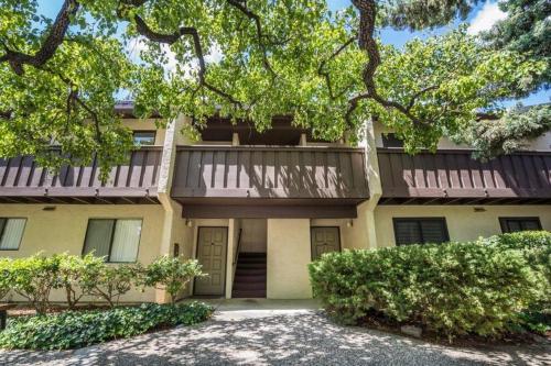 Large and full of light apartment next to Google Apple Stanford in the heart of Silicon Valley — 4-Star Luxury Hotel in Sunnyvale, United States