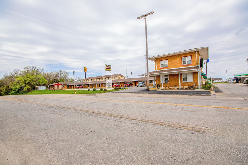 OYO Travelier Motel in Macon, United States