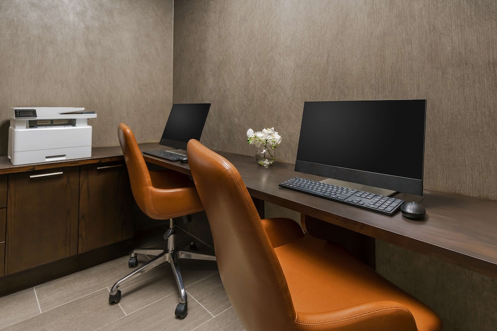 Hilton Garden Inn New York Times Square North - photo 34