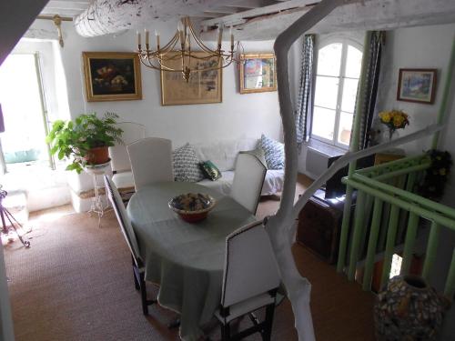 Chemin de Ronde - last minute hotel in Unknown City