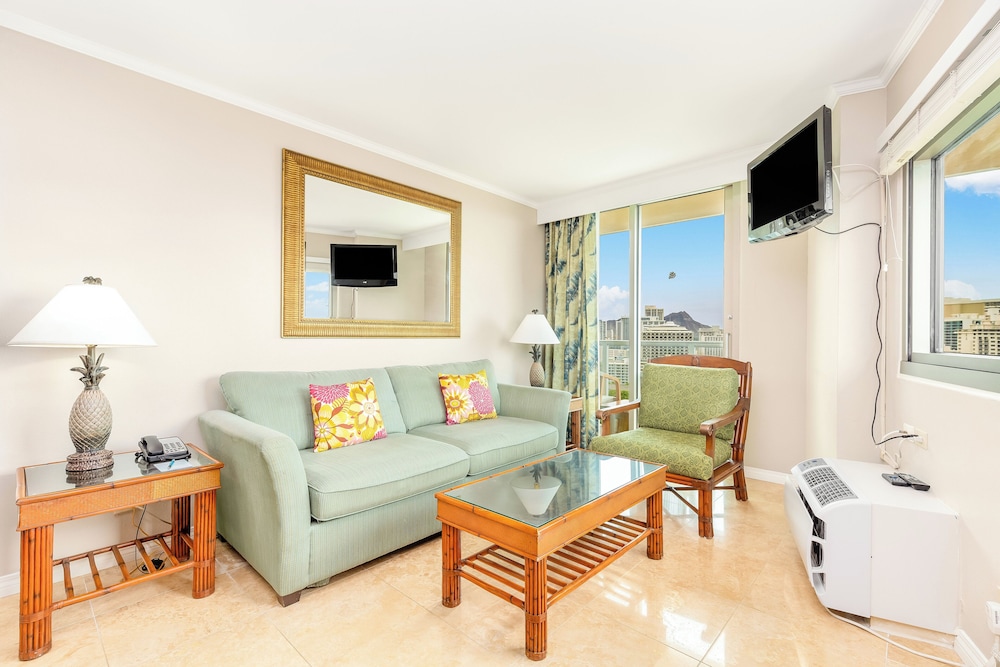 Luana Waikiki Hotel & Suites - photo 65