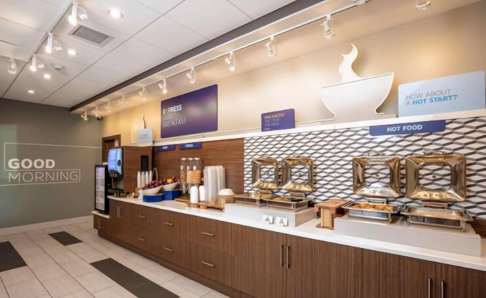 Holiday Inn Express Hotel & Suites Rockford Loves Park by IHG - photo 37