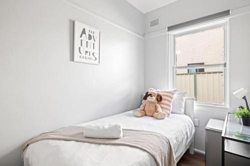 Rustic Single Room Centrally Located at Narwee Shared Bathroom - carbon neutral hotel in Narwee