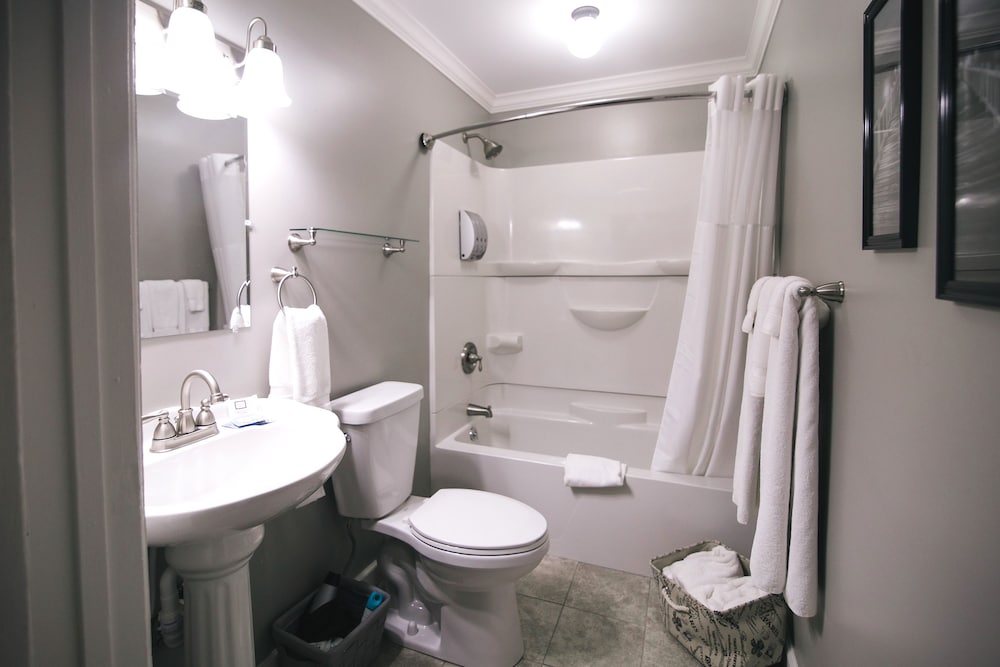 The Continental Hotel - photo 32