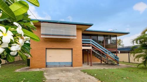 Short Stroll to Surf Beach North Street Woorim - carbon neutral hotel in Woorim