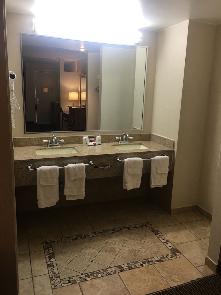 Ramada by Wyndham Rockville Centre - photo 42