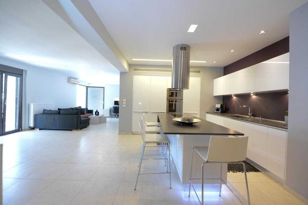 Spacious Fully Equipped 3bd 2bath Apt in the Heart of City with Balconies AC And Fast Wifi #2 — 4-Star Luxury Hotel in Irakleion, Greece