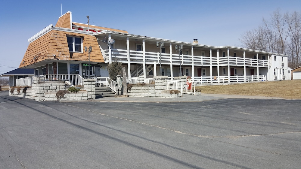 Rip Van Winkle Motel - photo 30