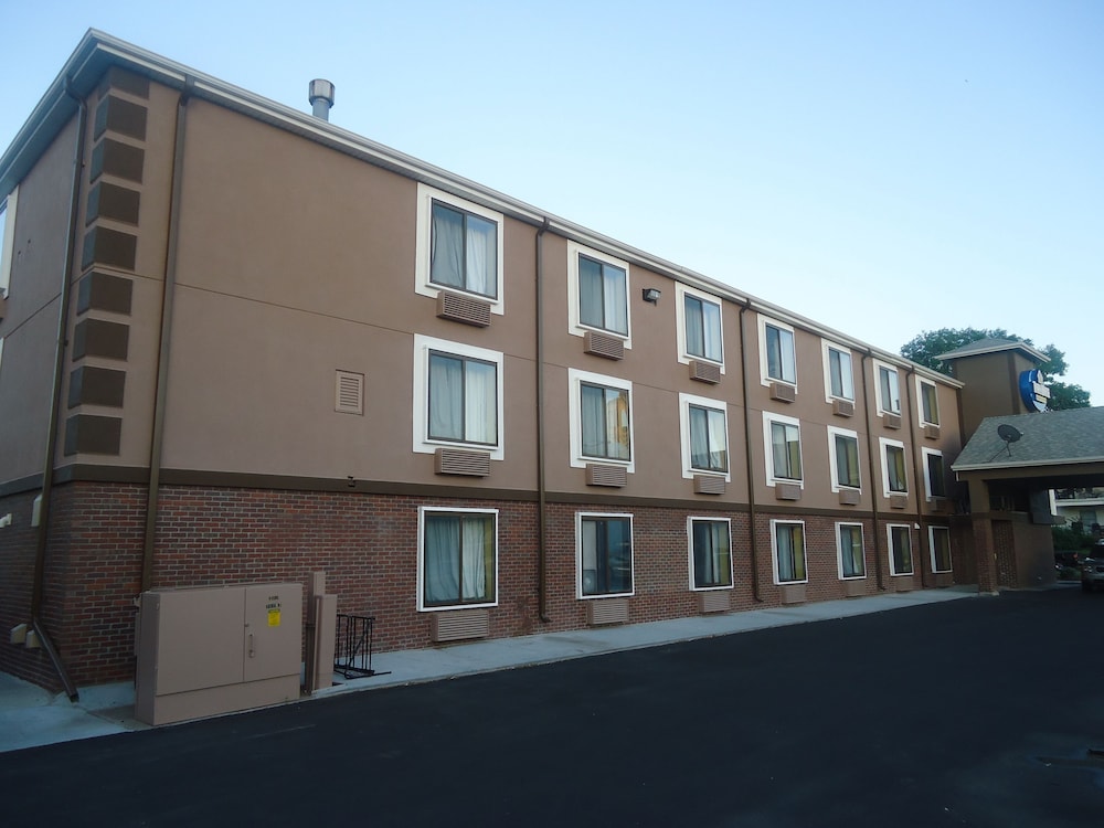 Town House Extended Stay Hotel Downtown - photo 35