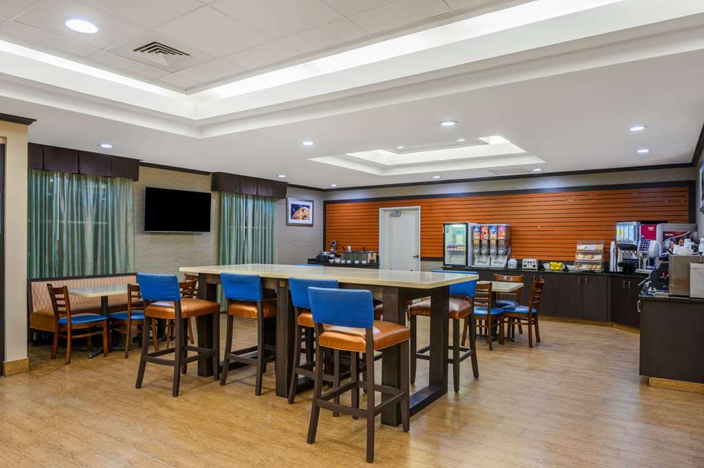La Quinta Inn & Suites by Wyndham Glendive - photo 43