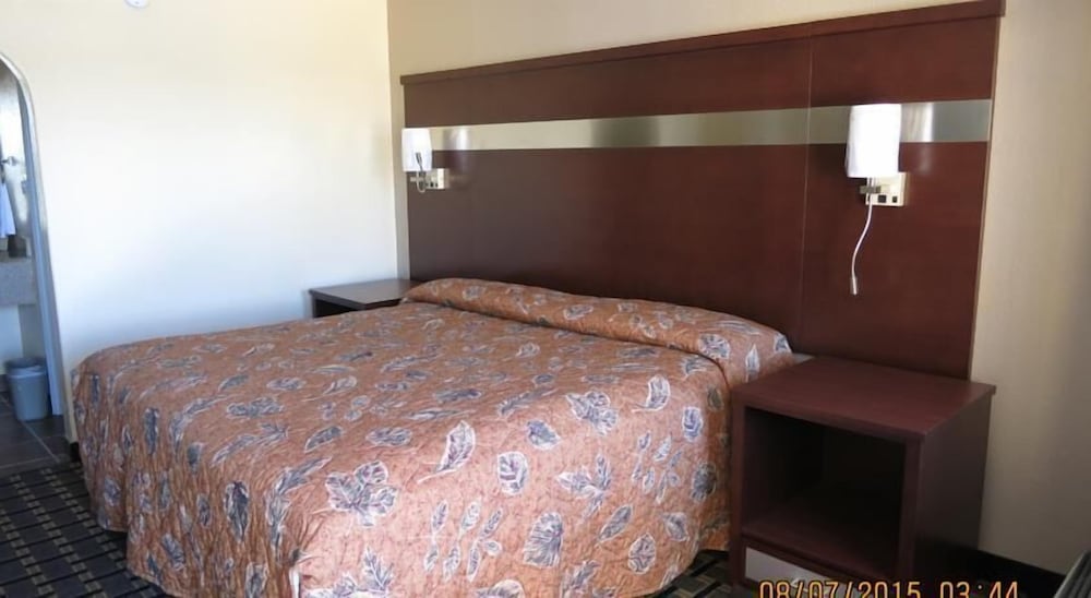 Taylor village inn and suites - photo 11