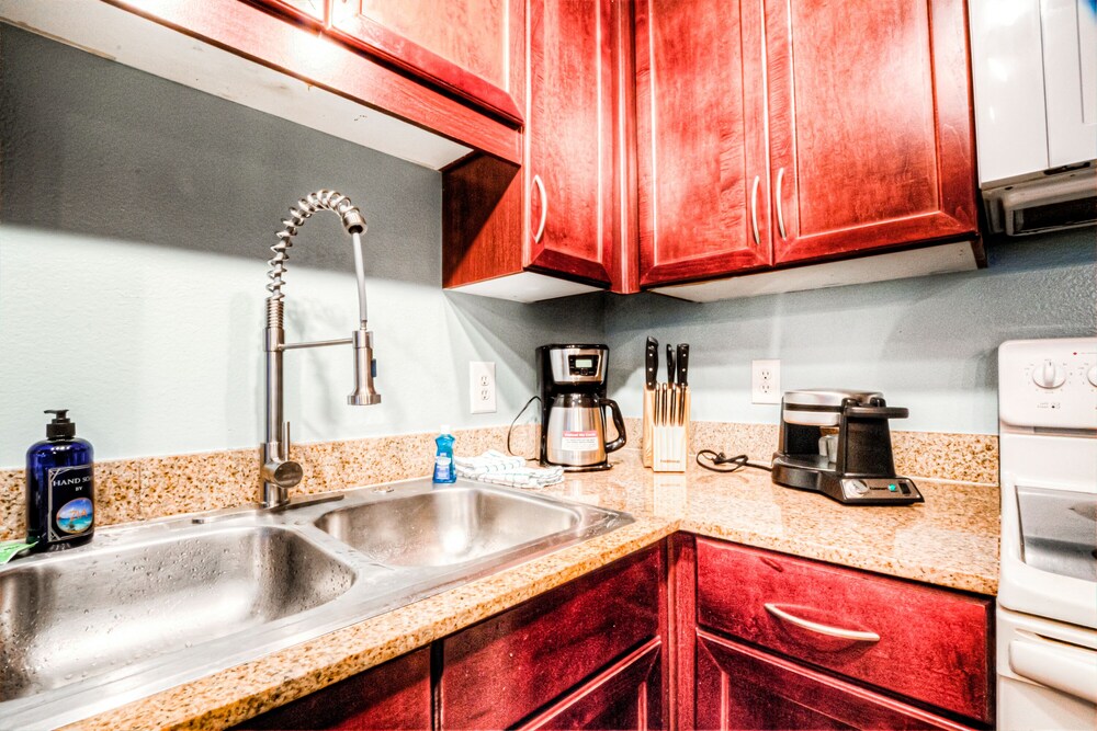 Laketown Wharf Resort by Aneliya's Rentals - photo 325