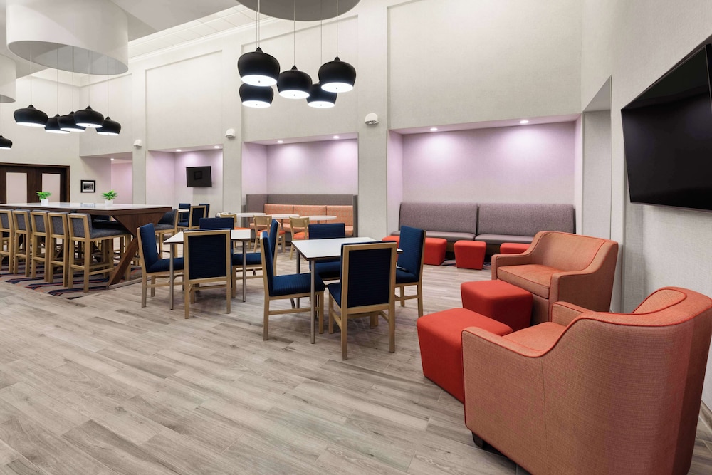 Hampton Inn & Suites Saginaw - photo 2