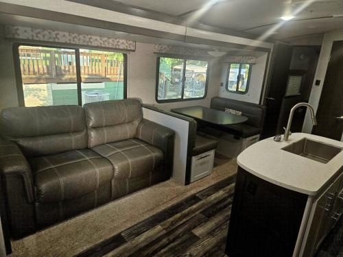 Lakefront Retreat Paradise in Pittsburg, United States