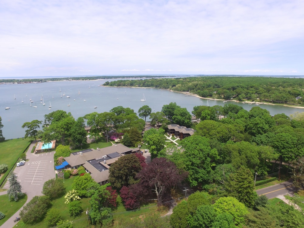 Dering Harbor Inn - photo 49