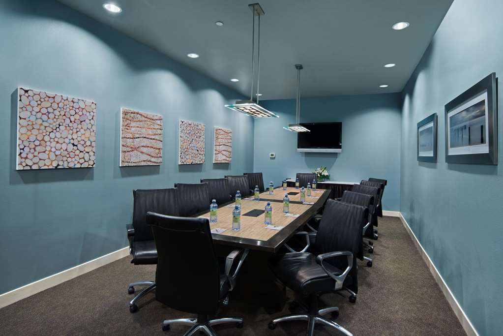 Oxford Suites Silverdale - photo 21