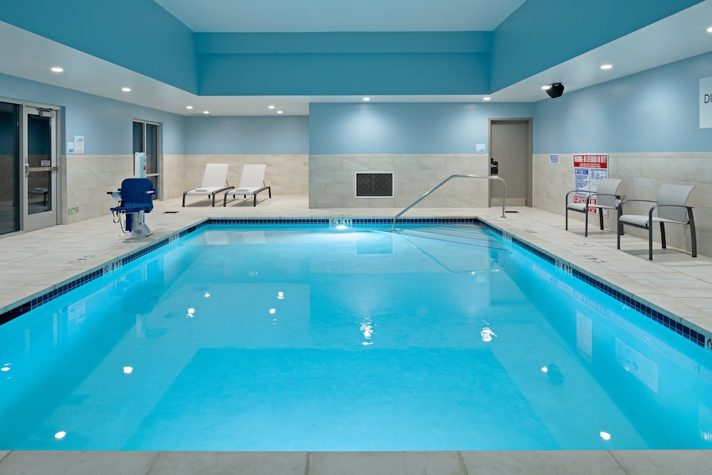 Holiday Inn Express and Suites Hollister by IHG - photo 30