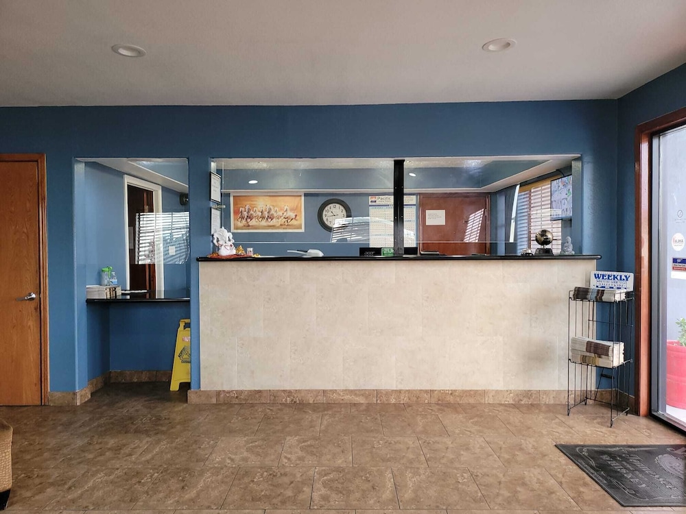 Texas Inn & Suites Raymondville - photo 2