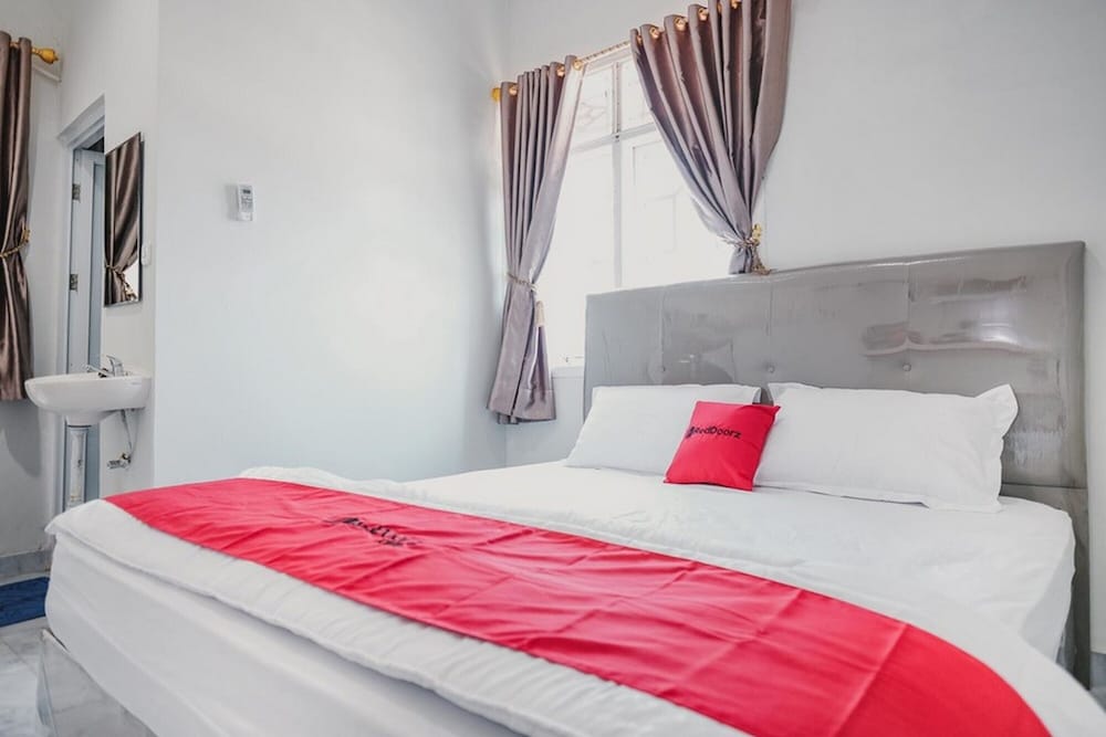 RedDoorz @ Jalan Narada Lampung - carbon neutral hotel in Bandar Lampung