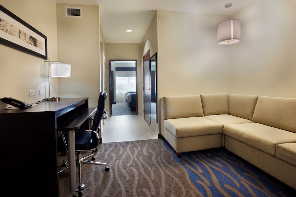Holiday Inn & Suites San Antonio Northwest by IHG - photo 11