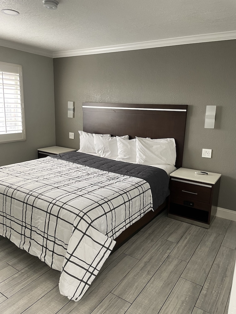 Cabana Inn & Suites - photo 7