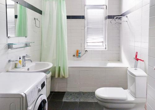 City Center 2BDR Apartment near Rustaveli Av