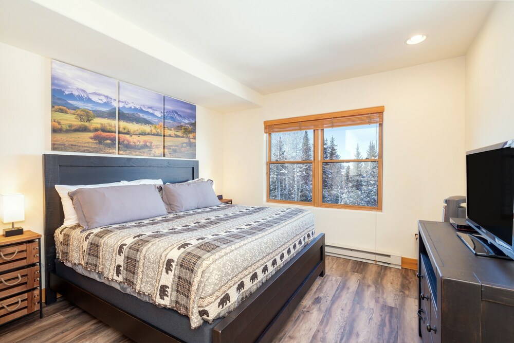 Bear Creek Lodge 309b 1 Bedroom Hotel Room By Alpine Lodging Telluride — Telluride