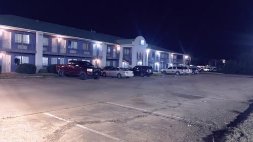 Americas Best Value Inn Brinkley - photo 10
