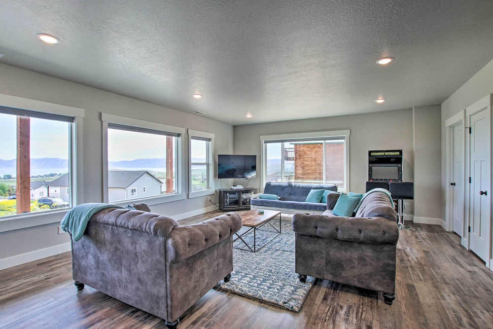 Lake View Escape with Private Beach Resort Access - photo 6