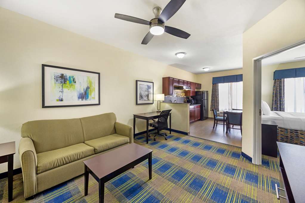 Best Western Plus Pratt - photo 18
